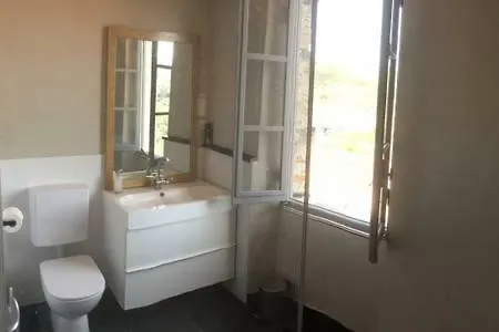 Lovely Renovated Near Apartment *